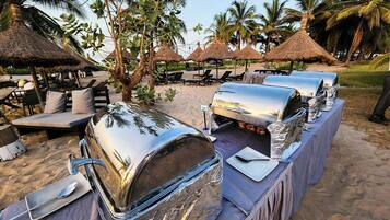 Private beach, free beach cabanas, sun-loungers, beach umbrellas
