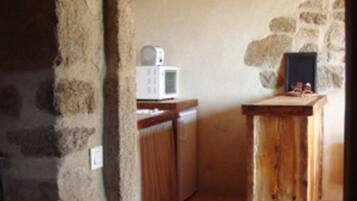 Cottage (La Tour) | Private kitchenette | Electric kettle