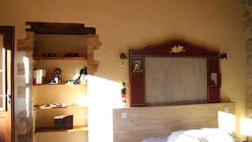 Room (Histoire de Marionettes) | 1 bedroom, individually decorated, individually furnished