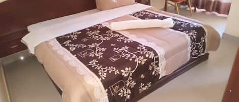 Executive Double Room | Desk, free WiFi, bed sheets