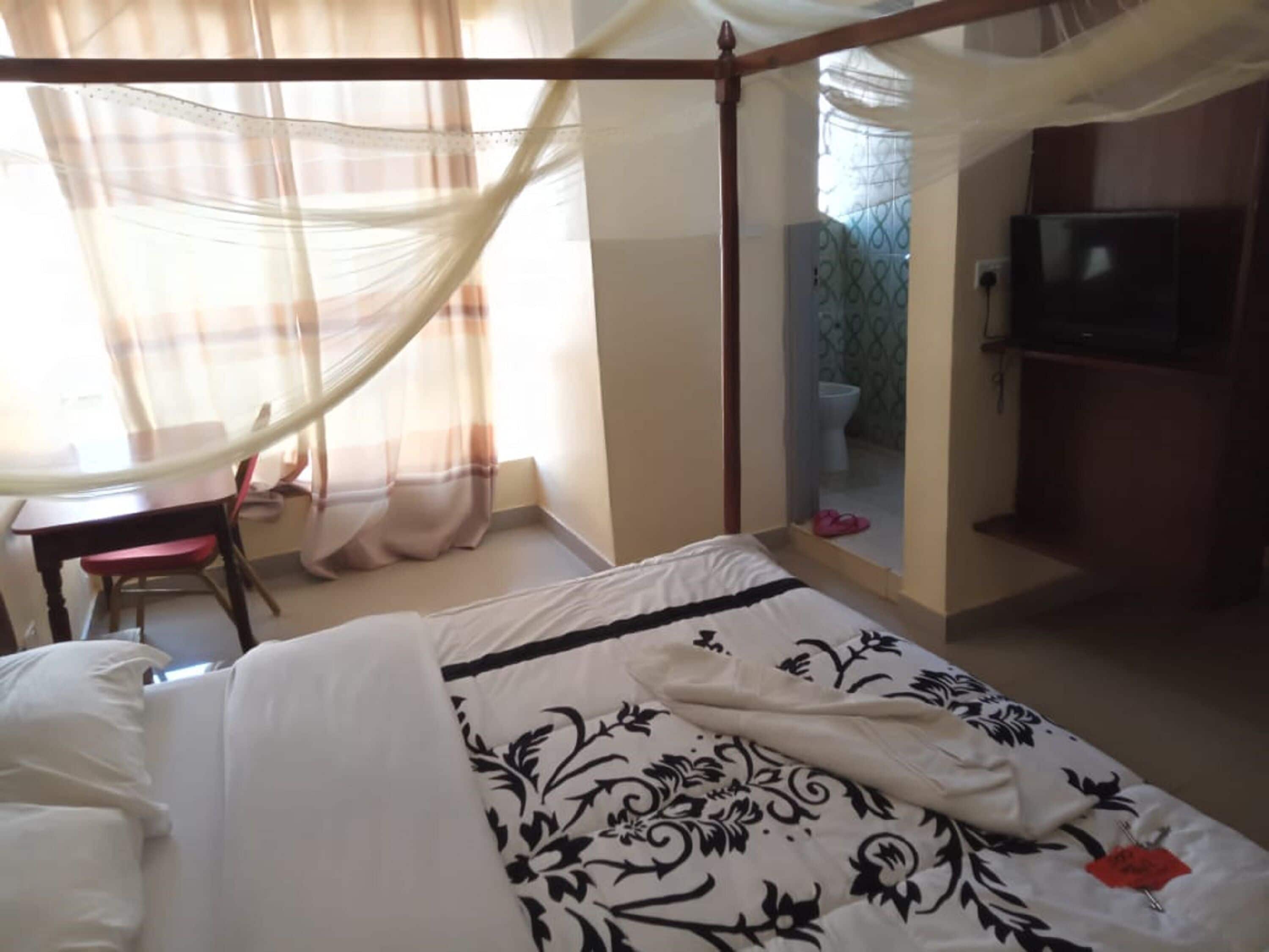 Desk, free WiFi, bed sheets