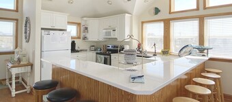 Vårt lykkelige sted - fire kvartaler fra tilgang til stranden, privat basseng, badestamp