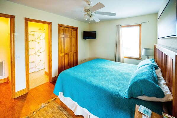 5 bedrooms, iron/ironing board, WiFi, bed sheets
