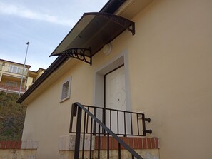 Exterior detail - overlooking the Maremma (Scarlino GR)