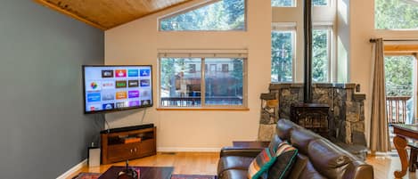 Televisión, chimenea, videojuegos y tenis de mesa