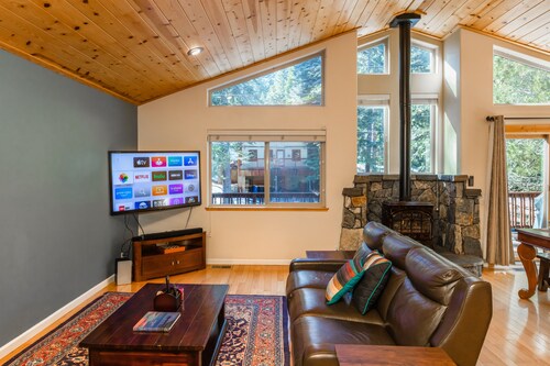 Gone Ski-Inn_Walk To Prosser Lake +Game Room: Skee Ball, Arcades, Ping Pong & Shuffleboard