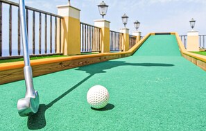 ملعب رياضي