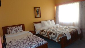 Twin Room | Desk, free WiFi, bed sheets - Watercrest Gardens (Eldoret)