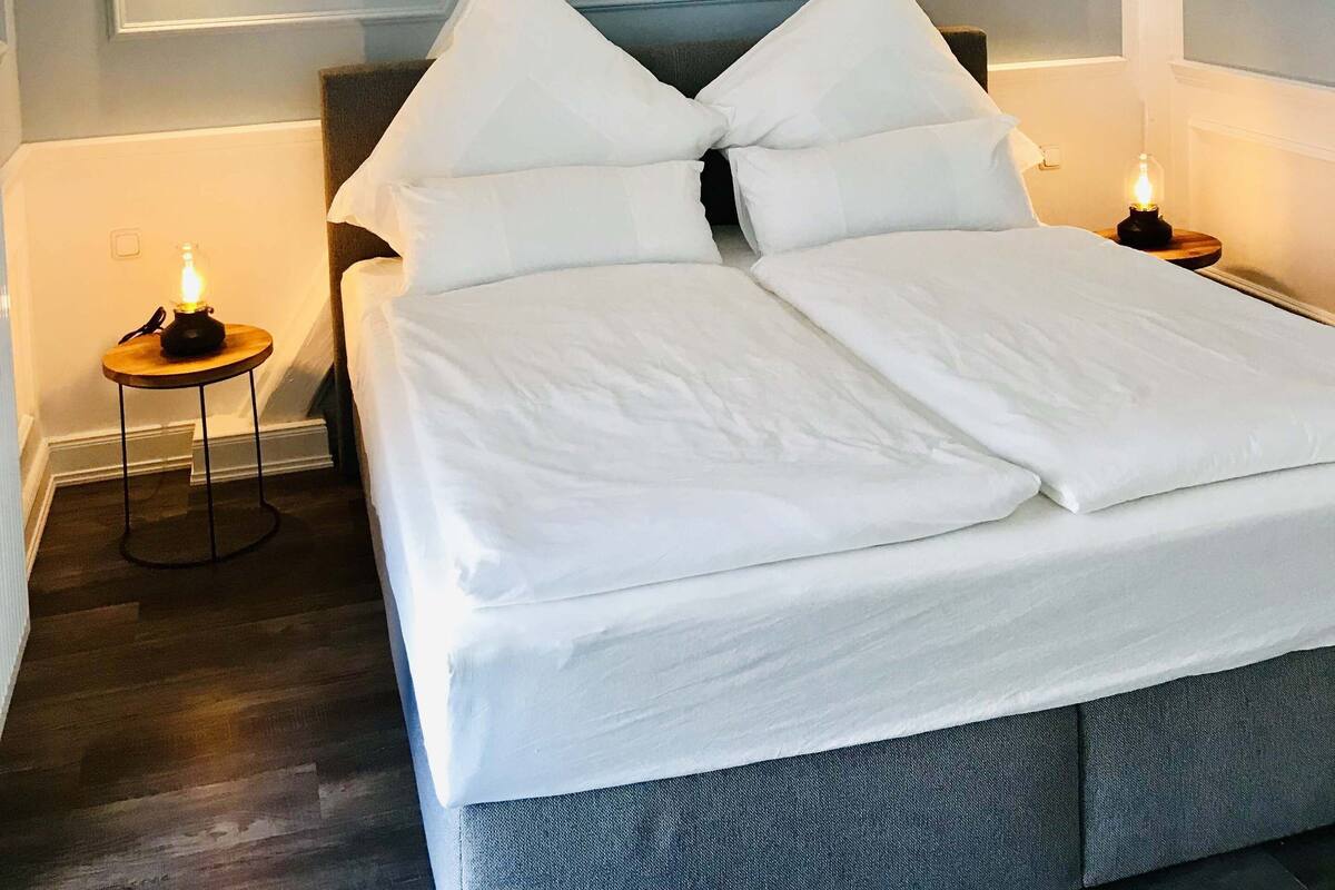 Suite (Blue) | 1 bedroom, WiFi (free), bed sheets