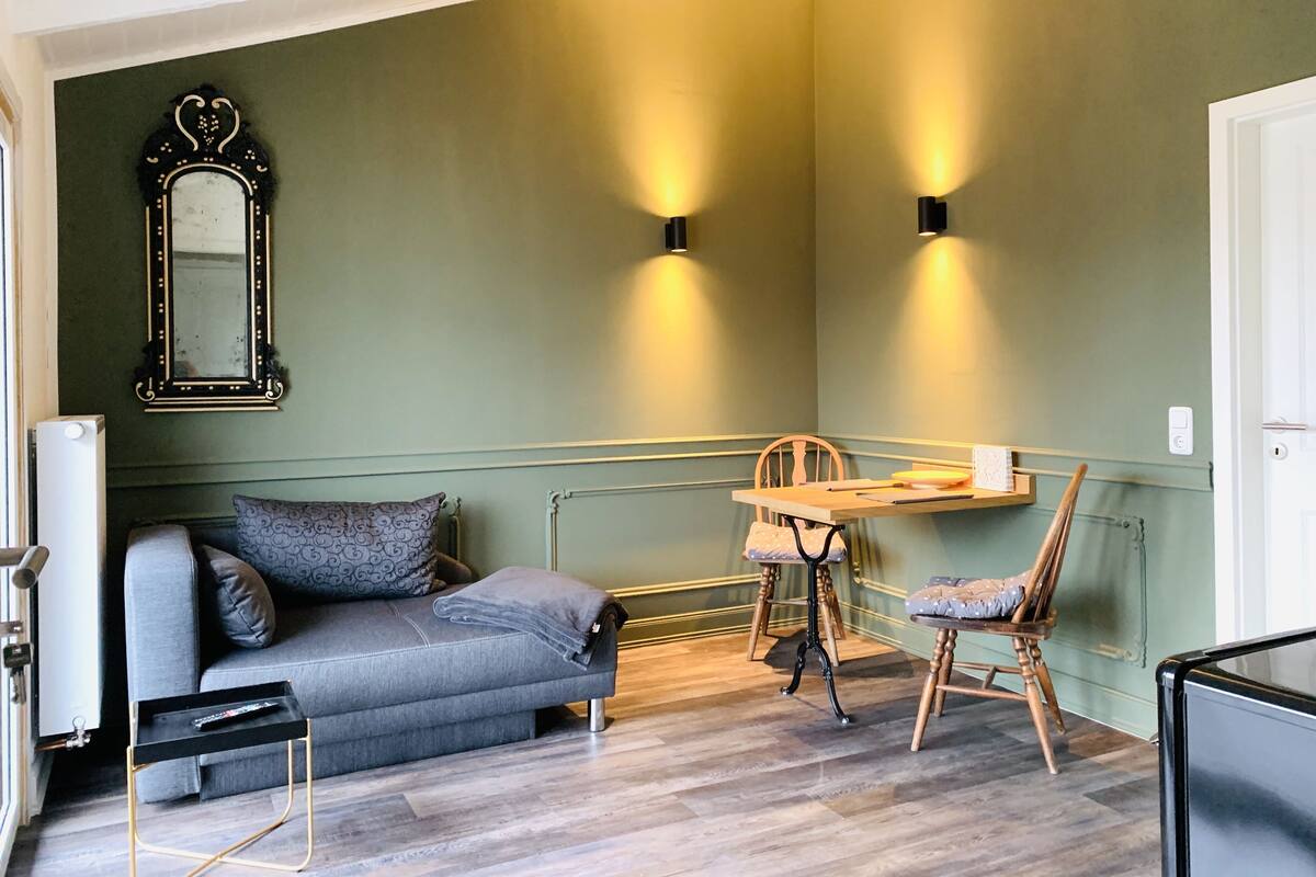 Suite (Green) | 1 bedroom, WiFi (free), bed sheets