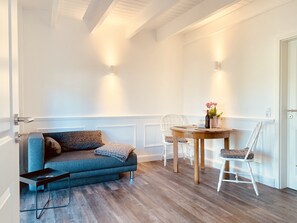 Suite (White) | Oppholdsrom | Flatskjerm-TV