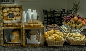 Daily buffet breakfast (BRL 50 per person)