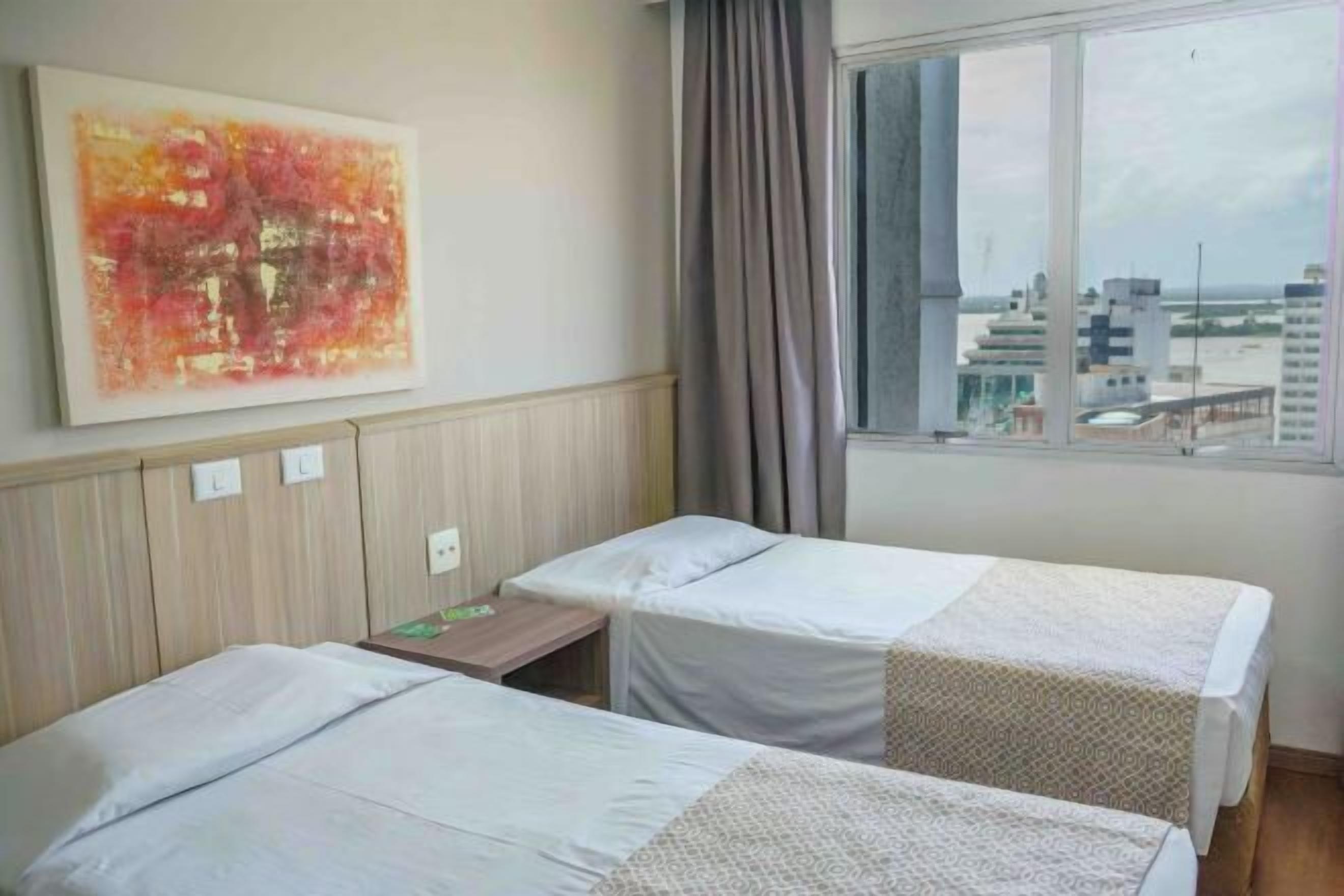 Bureau, chambres insonorisées, Wi-Fi gratuit, draps fournis