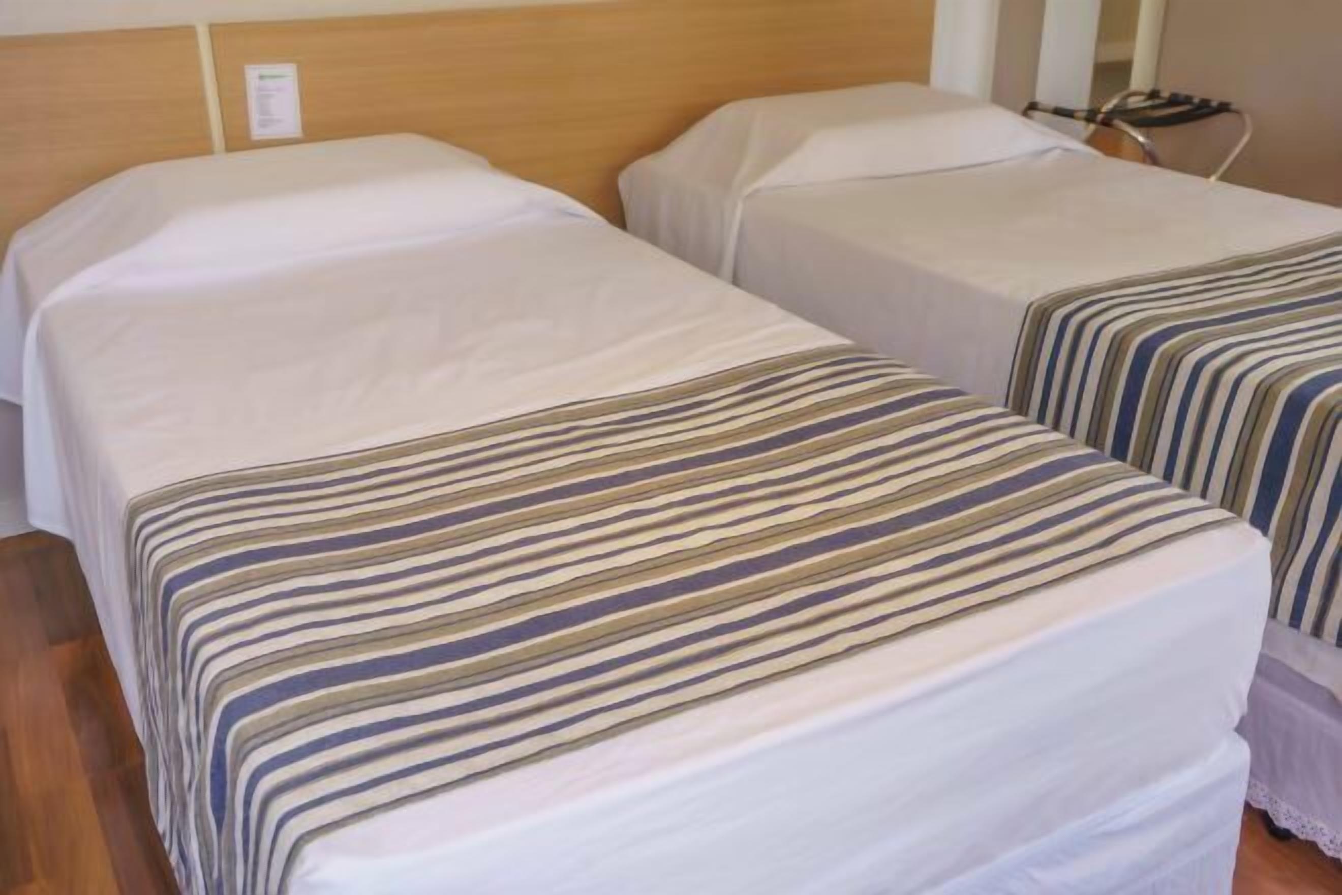 Bureau, chambres insonorisées, Wi-Fi gratuit, draps fournis