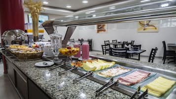 Desayuno buffet (BRL 50 por persona)