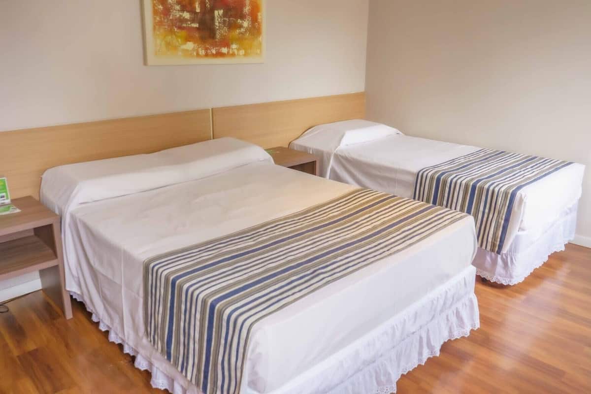 SUPERIOR FAMILIA | Desk, soundproofing, free WiFi, bed sheets