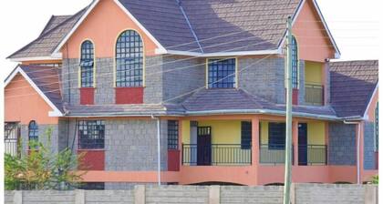 Erschwingliches 3 Schlafzimmer Ensuite voll möbliertes Haus in einer sicheren Wohnanlage