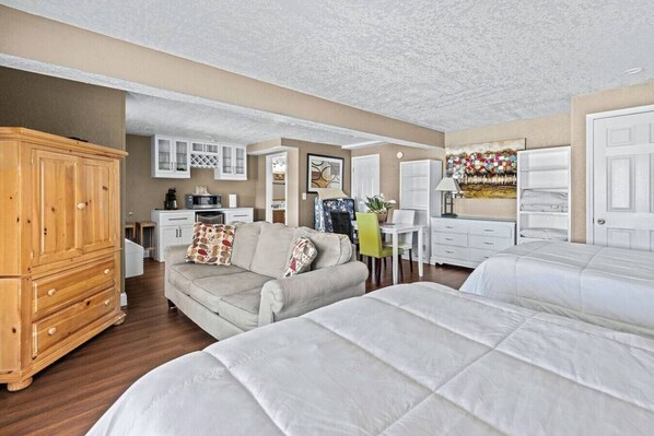 4 bedrooms, iron/ironing board, WiFi, bed sheets