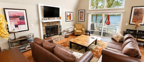 TV, fireplace, stereo