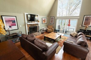 TV, fireplace, stereo - Lakeside Bliss by StayLage (Osage Beach)