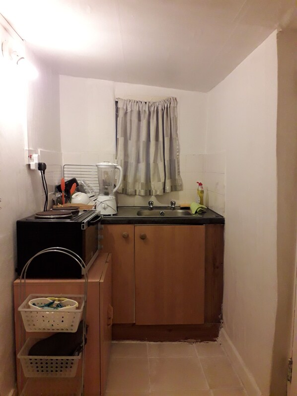 Interior - SMALL STUDIO TO RENT (tottenham)