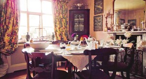 Free daily full breakfast 