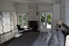 4 habitaciones, tabla de planchar con plancha, wifi y ropa de cama 