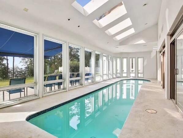 Indoor pool - Luxury Lakeside Mansion with Basketball Court and Indoor Pool (Gaines Ville)