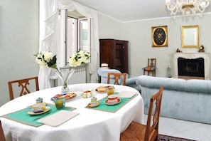Villa, 3 Bedrooms, Terrace, Sea View | In-room dining