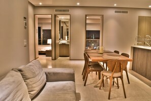 40-inch Smart TV with satellite channels, TV - Park Life Guadalajara (Guadalajara)