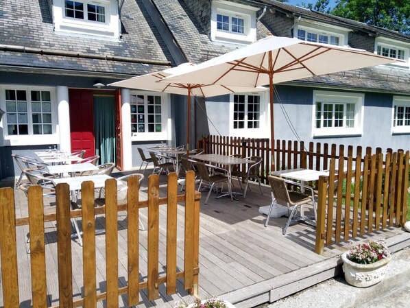 Illallinen tarjolla, paikallinen keittiö