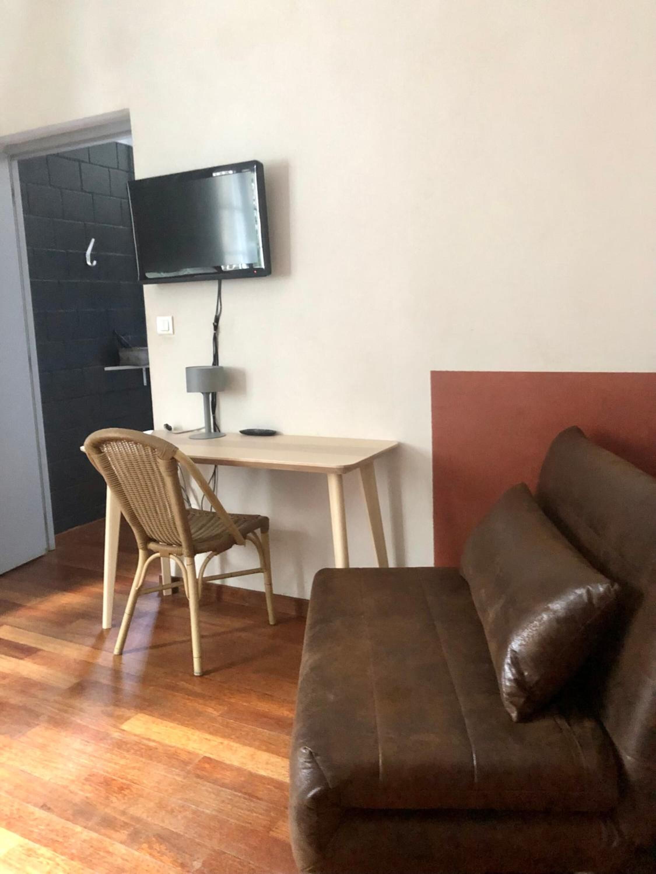 50-inch flat-screen tv with cable channels, tv