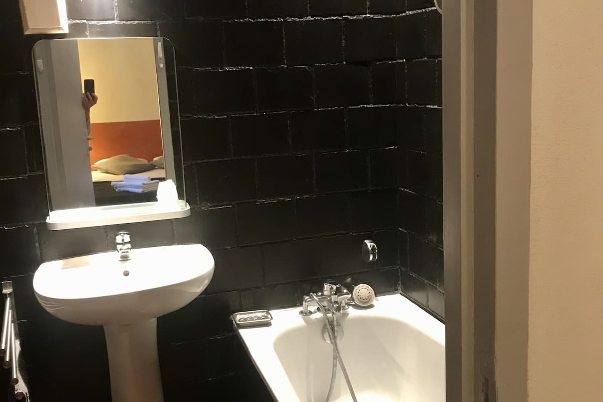 double room | bathroom | free toiletries, hair dryer, towels