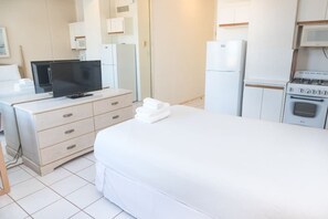 Apartment (0 Bedroom) | Desk, free WiFi, bed sheets