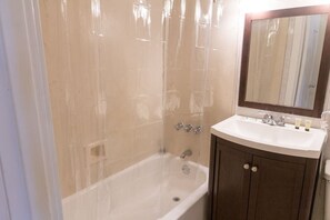 Apartment (0 Bedroom) | Bathroom