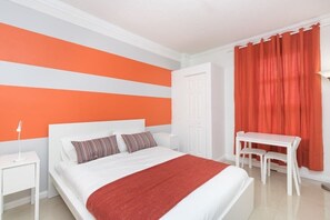 Apartment (1 Bedroom) | 1 Schlafzimmer, Schreibtisch, Bügeleisen/Bügelbrett, WLAN