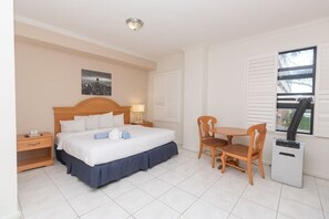 公寓 (1 Bedroom) | 1 間臥室、書桌、免費無線上網、床單