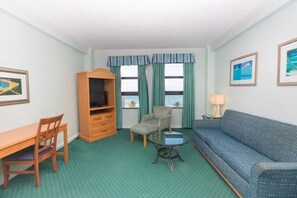 Apartment (1 Bedroom) | Wohnzimmer | Fernseher