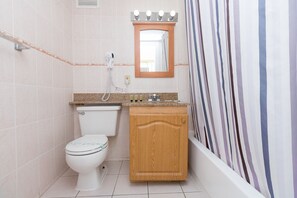 Apartment (1 Bedroom) | Bathroom | Shower, towels - 540 Ocean View Hollywood (Hollywood)
