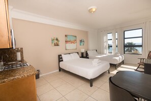 Apartment (1 Bedroom) | 1 bedroom, desk, iron/ironing board, free WiFi - 540 Ocean View Hollywood (Hollywood)
