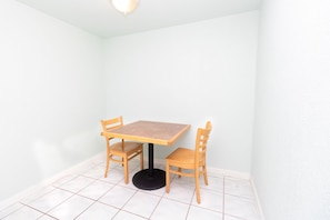 1 bedroom, individually decorated, free WiFi, bed sheets - 650 Studio Apartment Hollywood Beach (Hollywood)