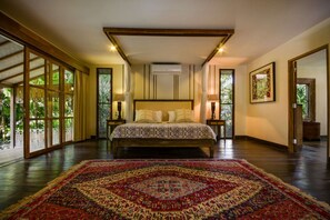 5 bedrooms, iron/ironing board, internet, bed sheets - 5 Star Villa in Bali, Minutes from the Beach, Bali Villa 2045 (Bali)