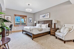 3 quartos, cofres nos quartos, escrivaninha