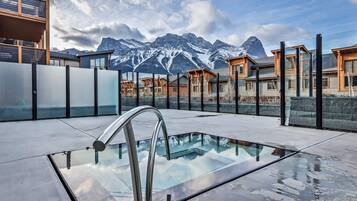 Piscine extérieure, piscine chauffée