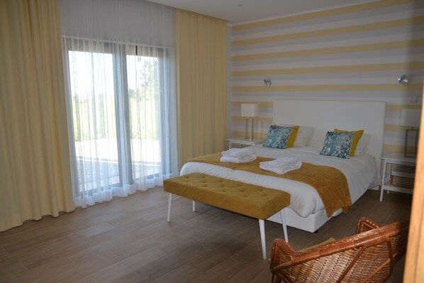 4 habitaciones, escritorio, tabla de planchar con plancha y wifi gratis 