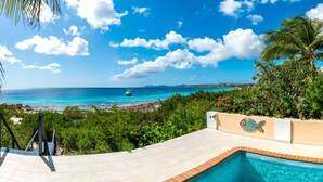 A pool area with a view of the ocean and a boat in the distance. - Oceanfront Villa, Direct Ocean Access, Private Pool (Kralendijk)