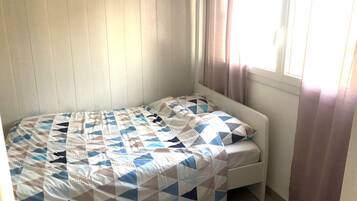 2 chambres, fer et planche à repasser, lit parapluie, Wi-Fi gratuit