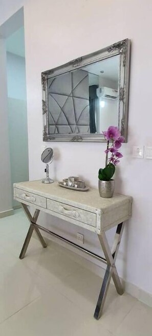 Combined shower/bathtub, hair dryer, towels, soap