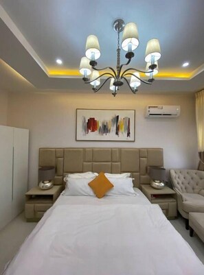 3 bedrooms, iron/ironing board, free WiFi, bed sheets