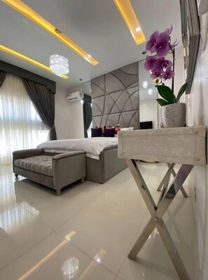 3 bedrooms, iron/ironing board, free WiFi, bed sheets - The Daniels Luxury Home Away from Home (Ikate, Elegushi, Lekki)